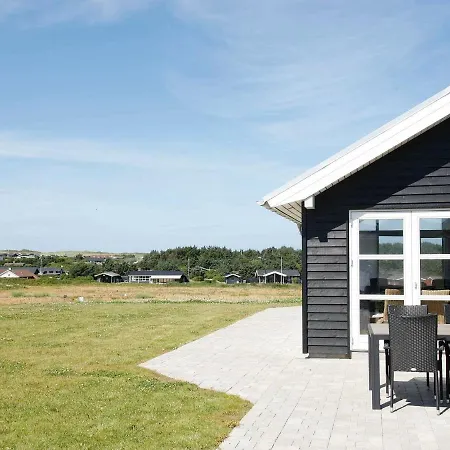 Three-bedroom In 40 Lokken
